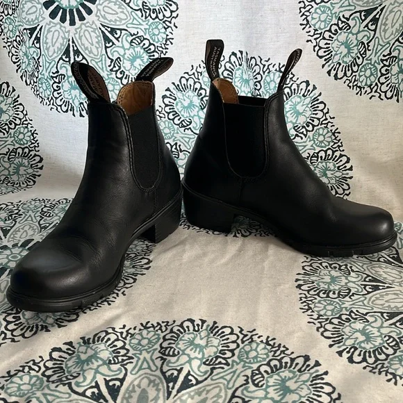 Blundstone Black Leather Heeled Boots size 6US, 36EU, 3UK - Picture 4 of 7